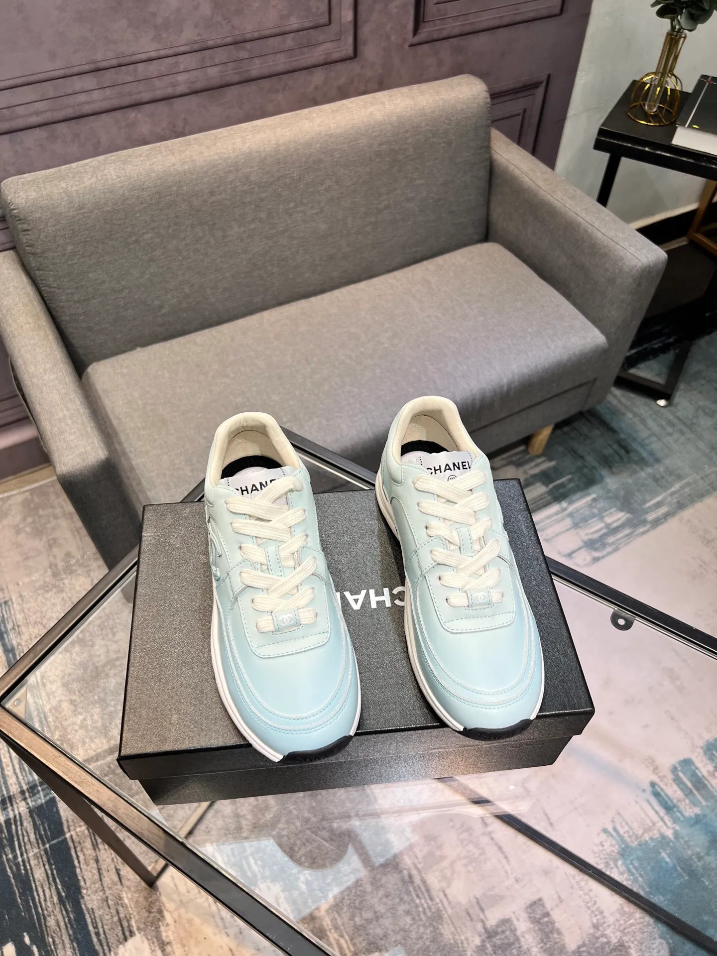 Men's men's shoes 💰660 Exclusive real shot (top version) CHANEL Chanel 2025ss color matching thick-soled casual sports shoes and sneakers. The counter is synchronized. The counter is very popular. A shoe that is very difficult to buy. The most popular thick-soled panda shoes on the Internet. It can be imagined that Xiaoxiang control can't miss it. It has both good looks and comfort. Simple and versatile white shoes. The thick sole increases the height and is super versatile. Close your eyes and wear it. Whoever wears it will look better. Upper: calfskin Lining: imported sheepskin lining Outsole: TPU original outsole Size: 35-44 (customized for women 41 and 40, and 45 for men)